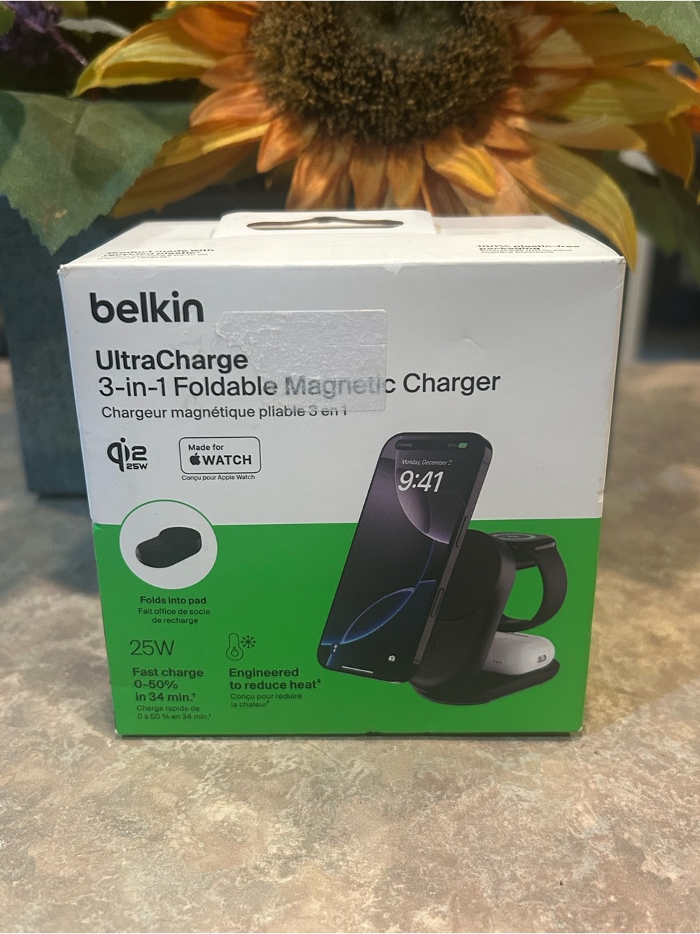 belkin UltraCharge 3-in-1 Foldable Magnetic Charger - Black & White